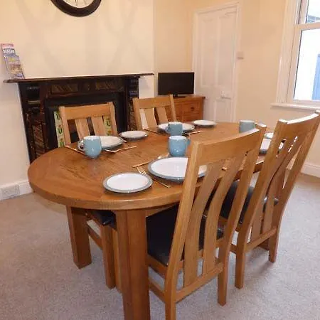 10 Elgin Street * Whitby